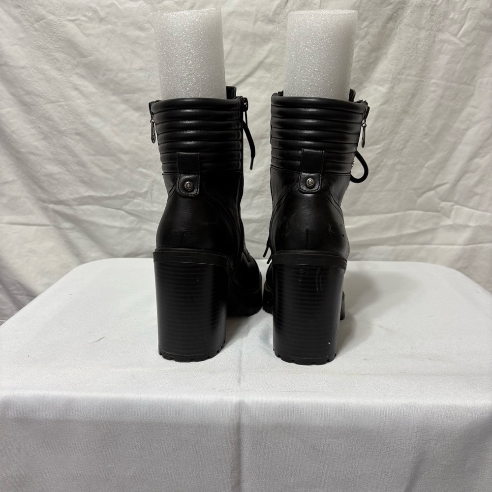 Heeled lug sole hiker booties. Size 9 - Picture 4 of 8